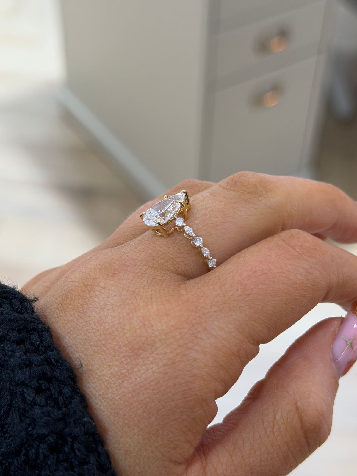 The Tear Drop 2.5ct pear lab diamond ring in 9k yellow gold, side view on the hand