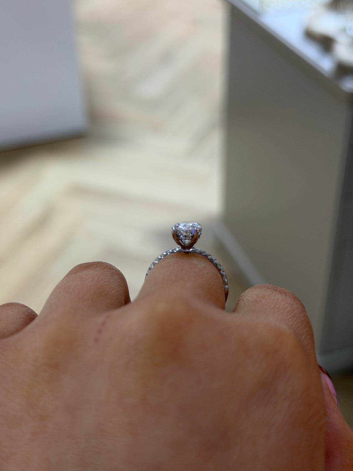 The Seren 2.30ct oval lab diamond ring in platinum, side view on the hand