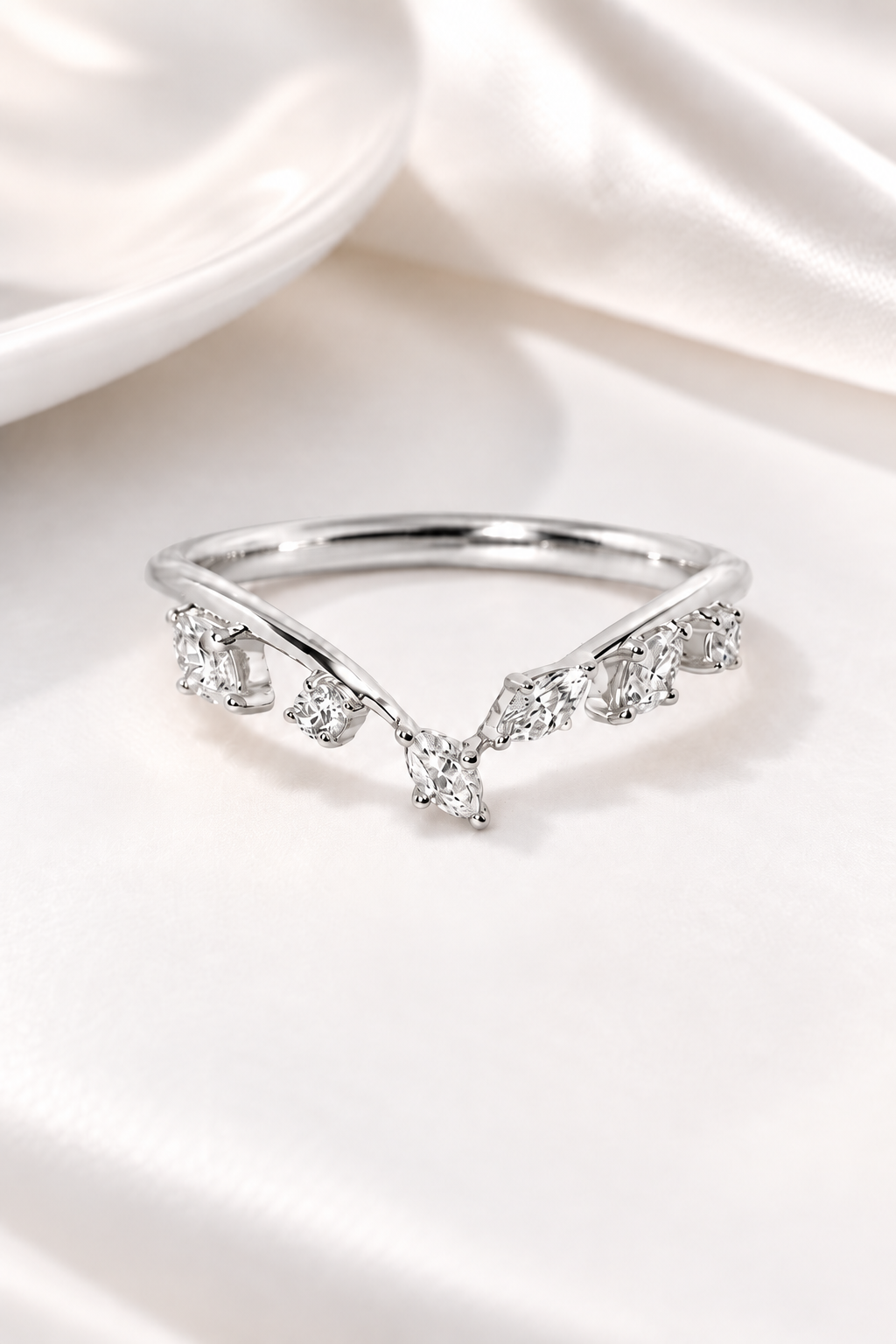 Marquise Cluster Wishbone Band – White Gold