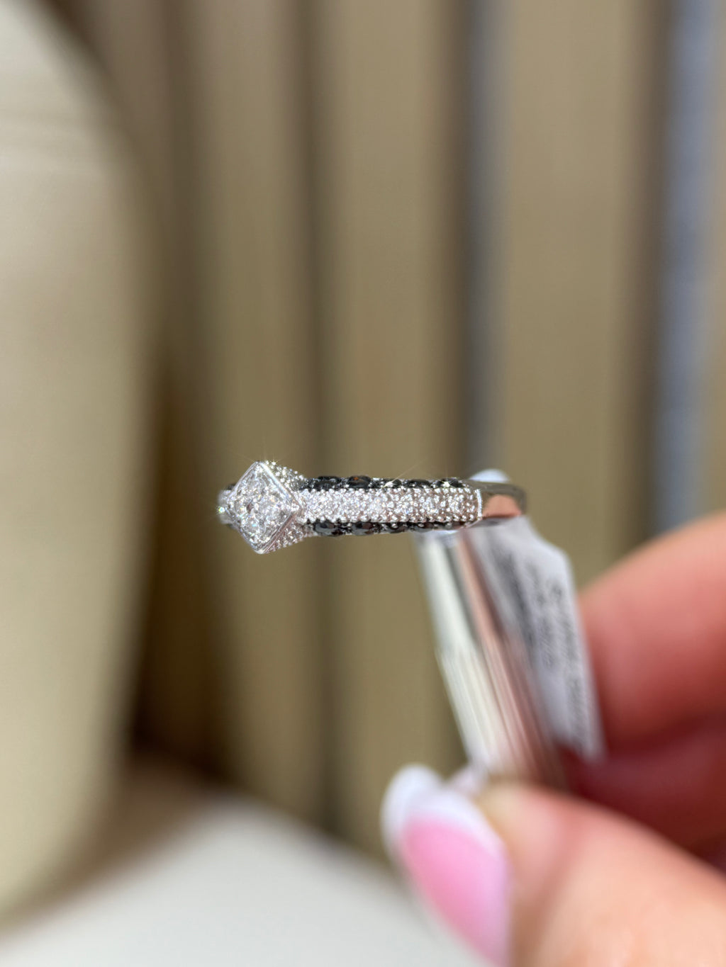Pre-Loved 18k White Gold Black & White Diamond Ring