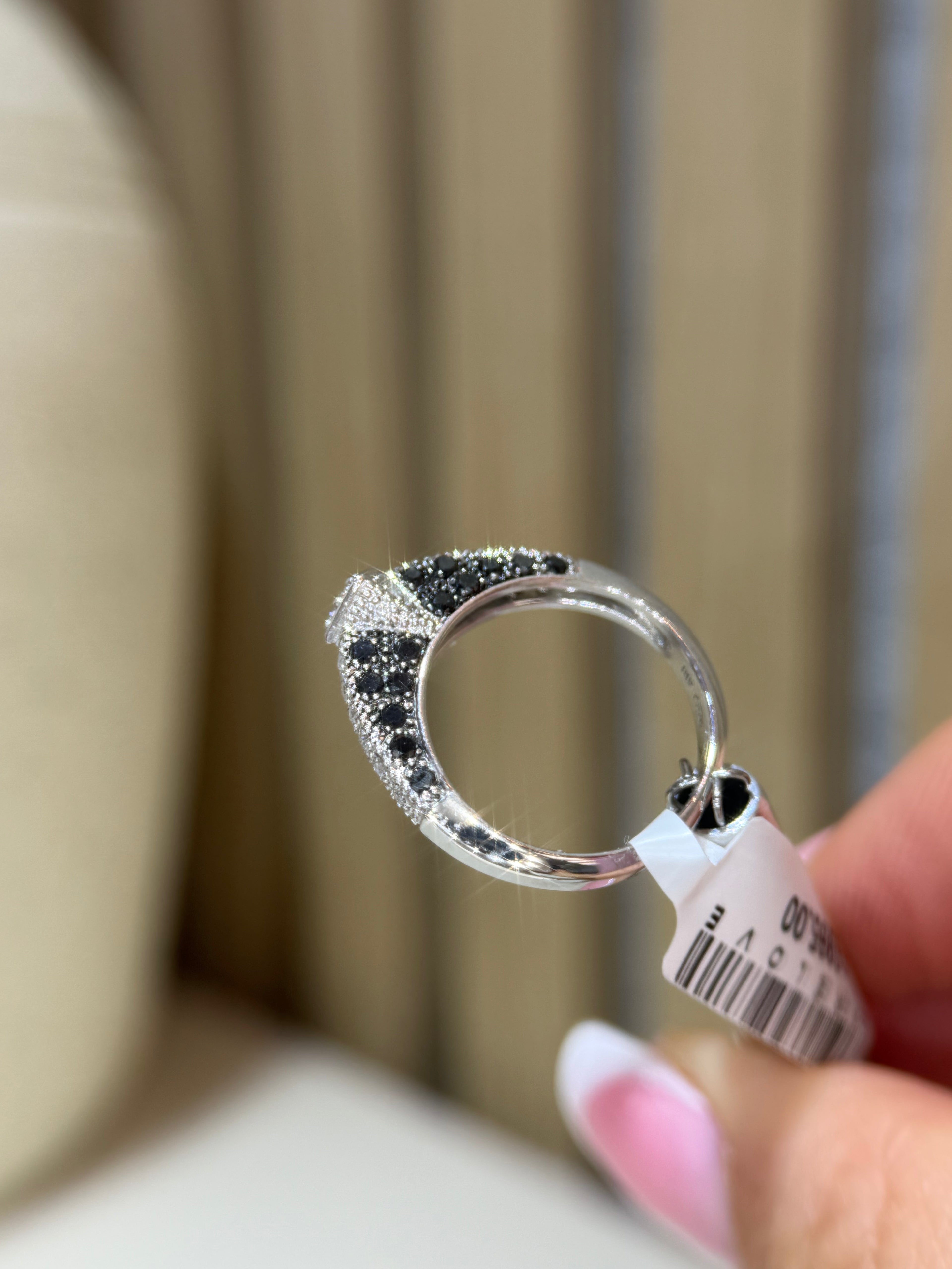 Pre-Loved 18k White Gold Black & White Diamond Ring