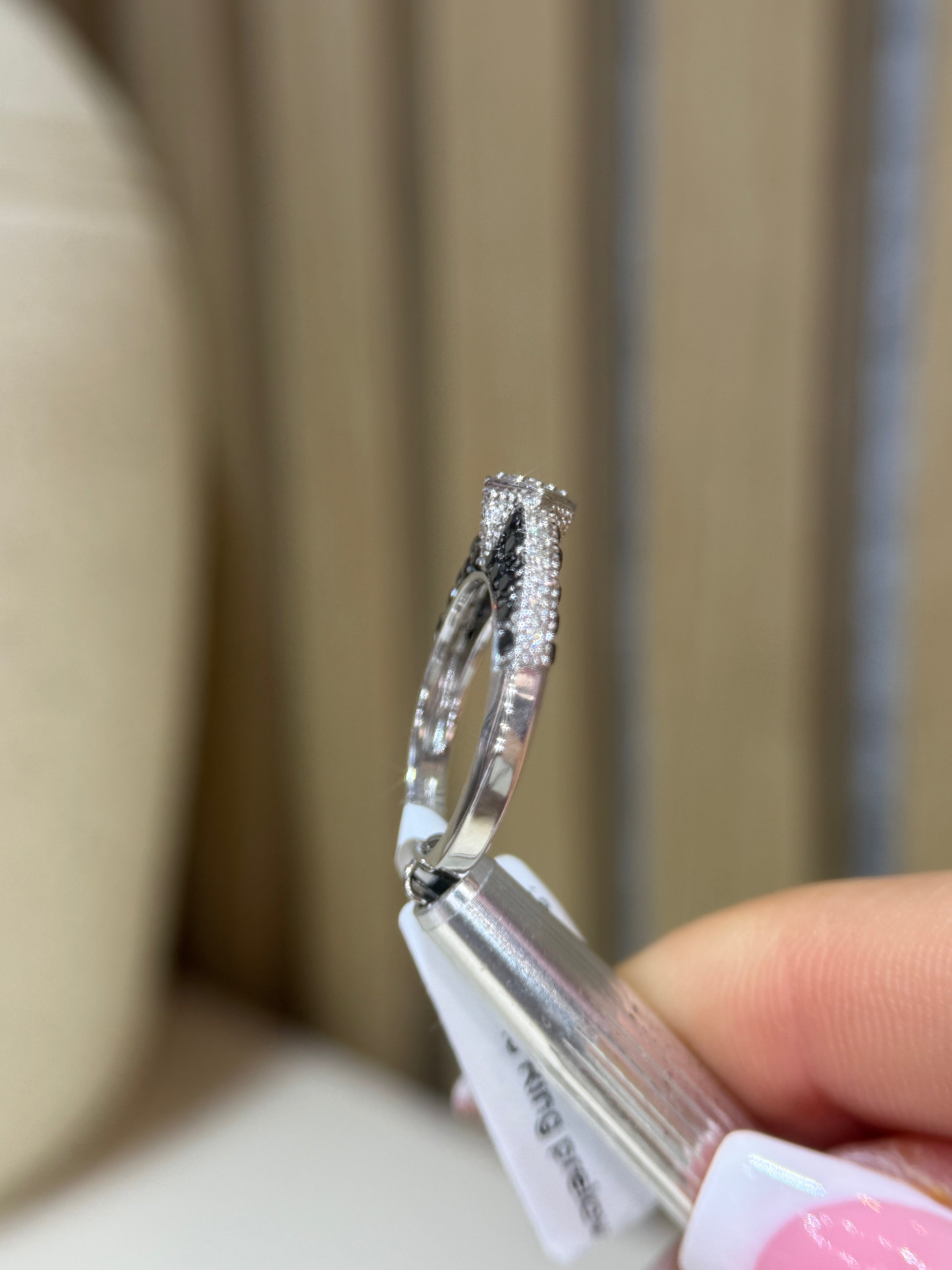 Pre-Loved 18k White Gold Black & White Diamond Ring