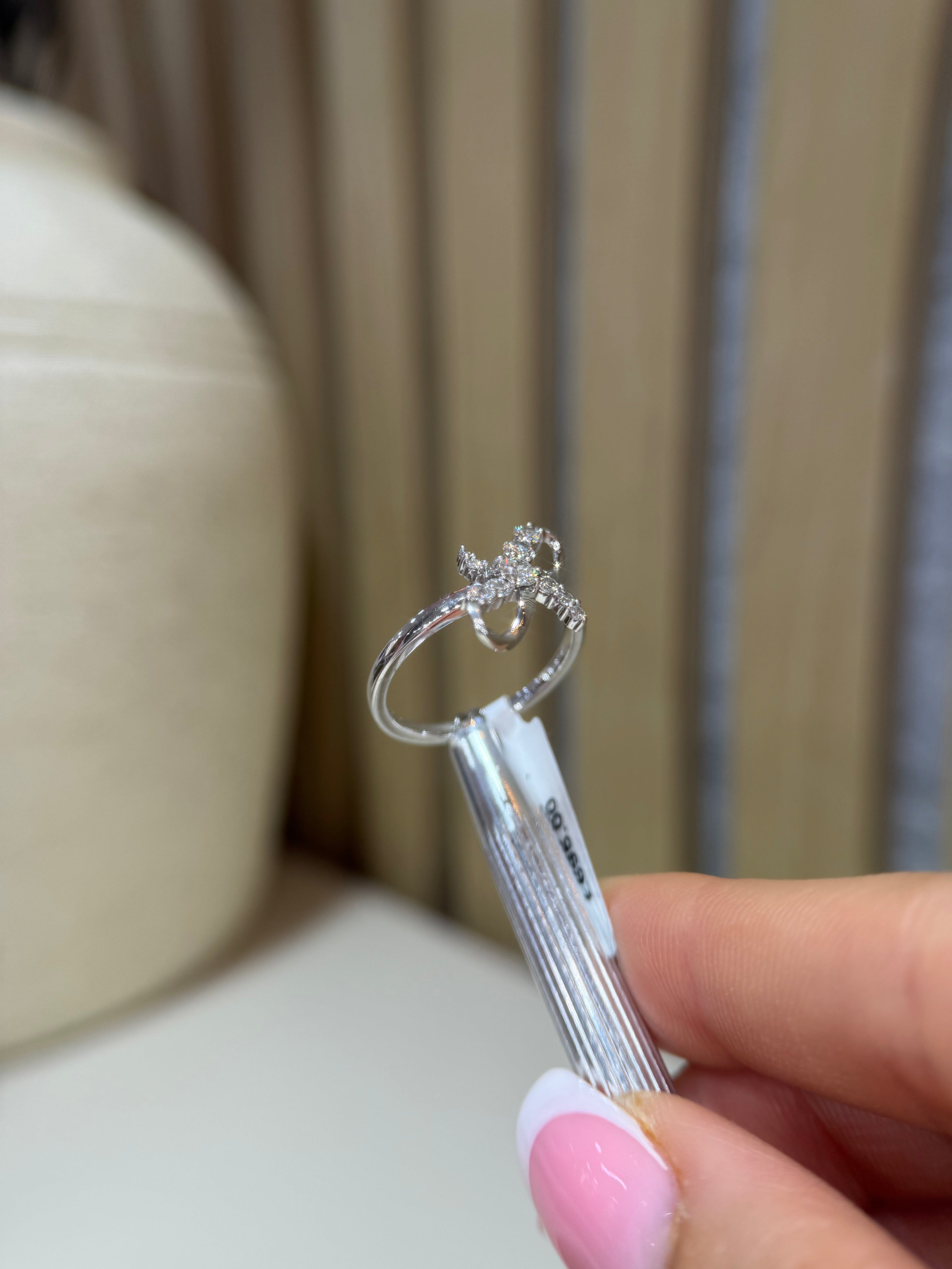 Bow infinity diamond ring close-up