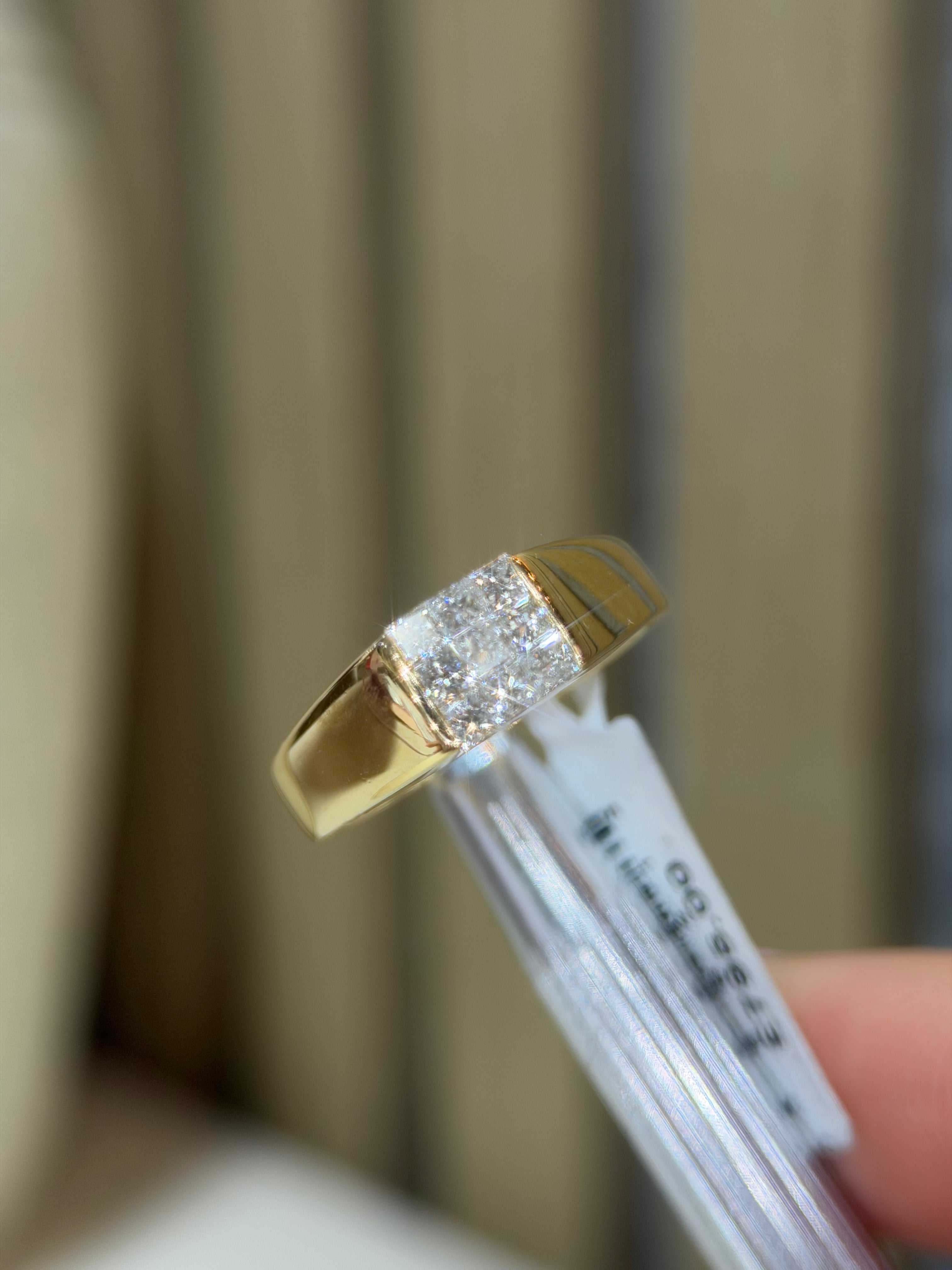 Pre-Loved 18k Gold Princess Cut Diamond Ring