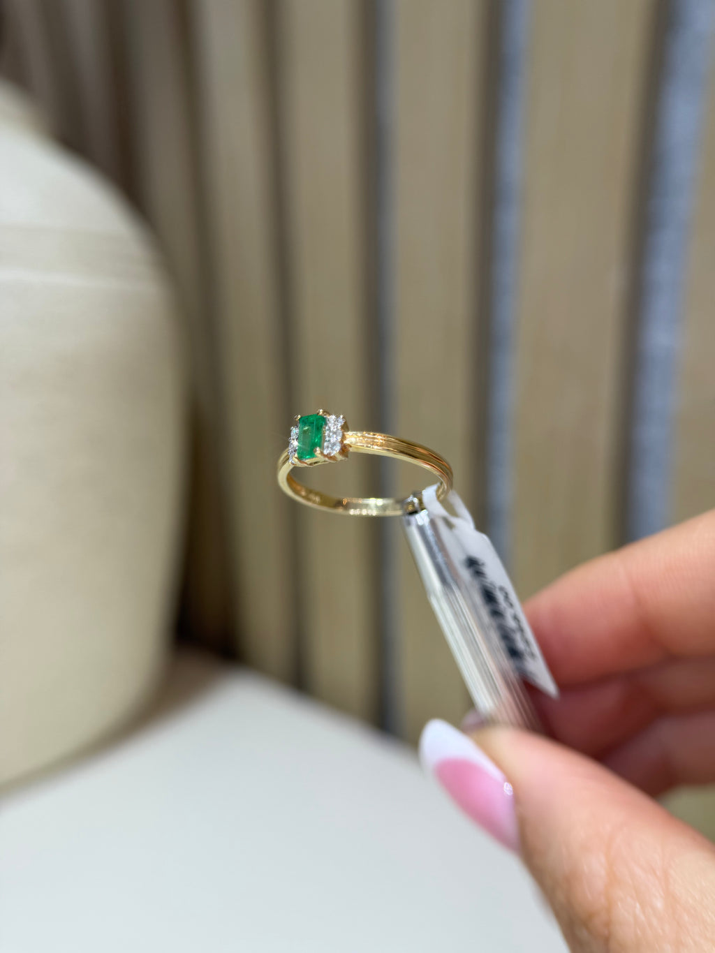 Pre-Loved 9k Gold Emerald & Diamond Ring