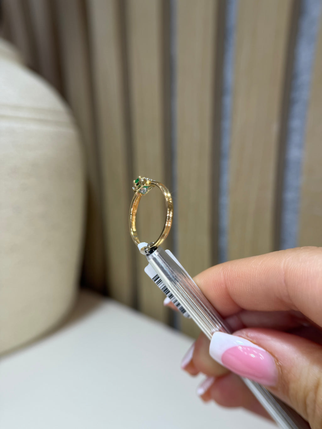 Pre-Loved 9k Gold Emerald & Diamond Ring