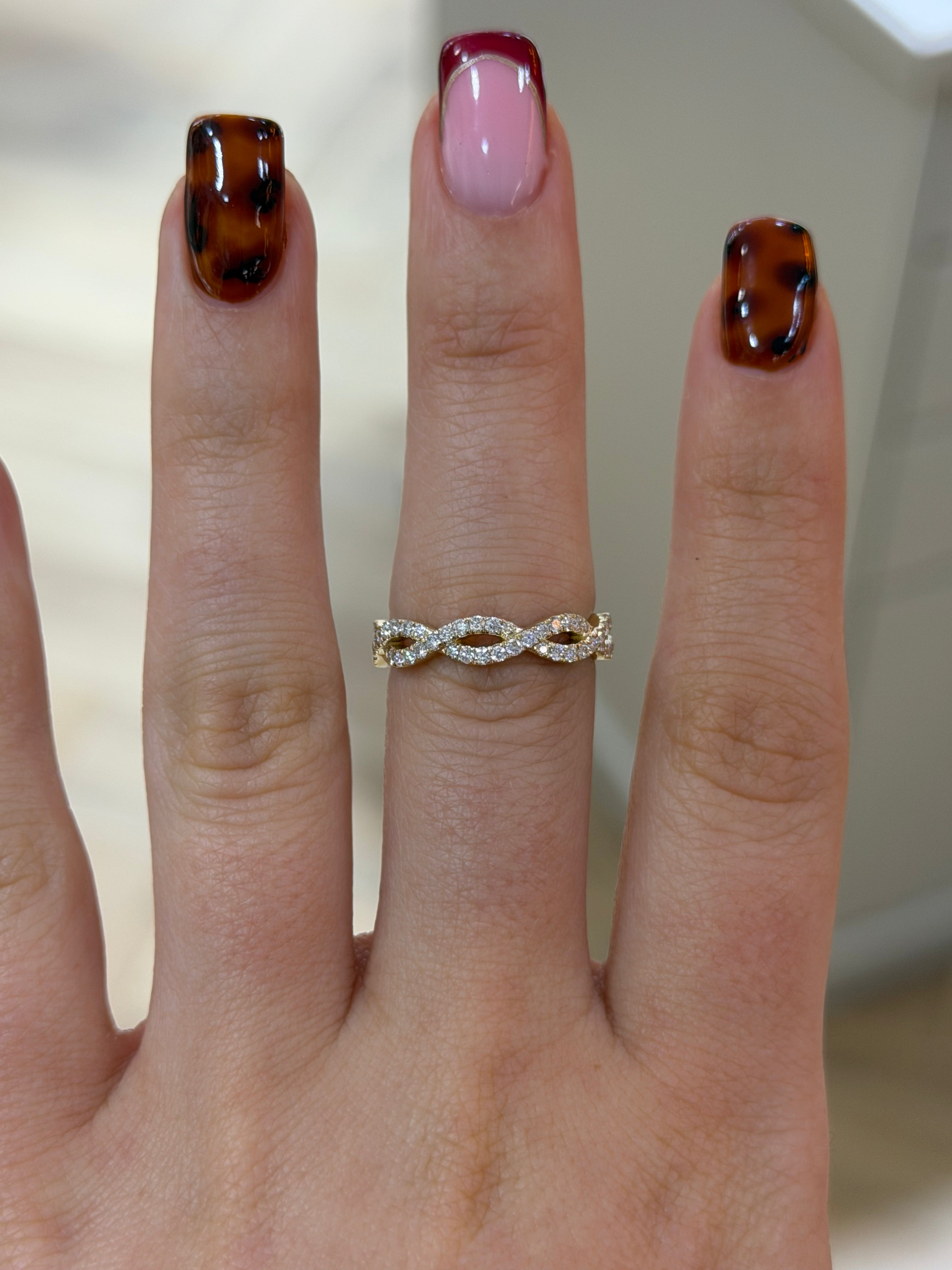 Infinity Twist Pavé Wedding Band