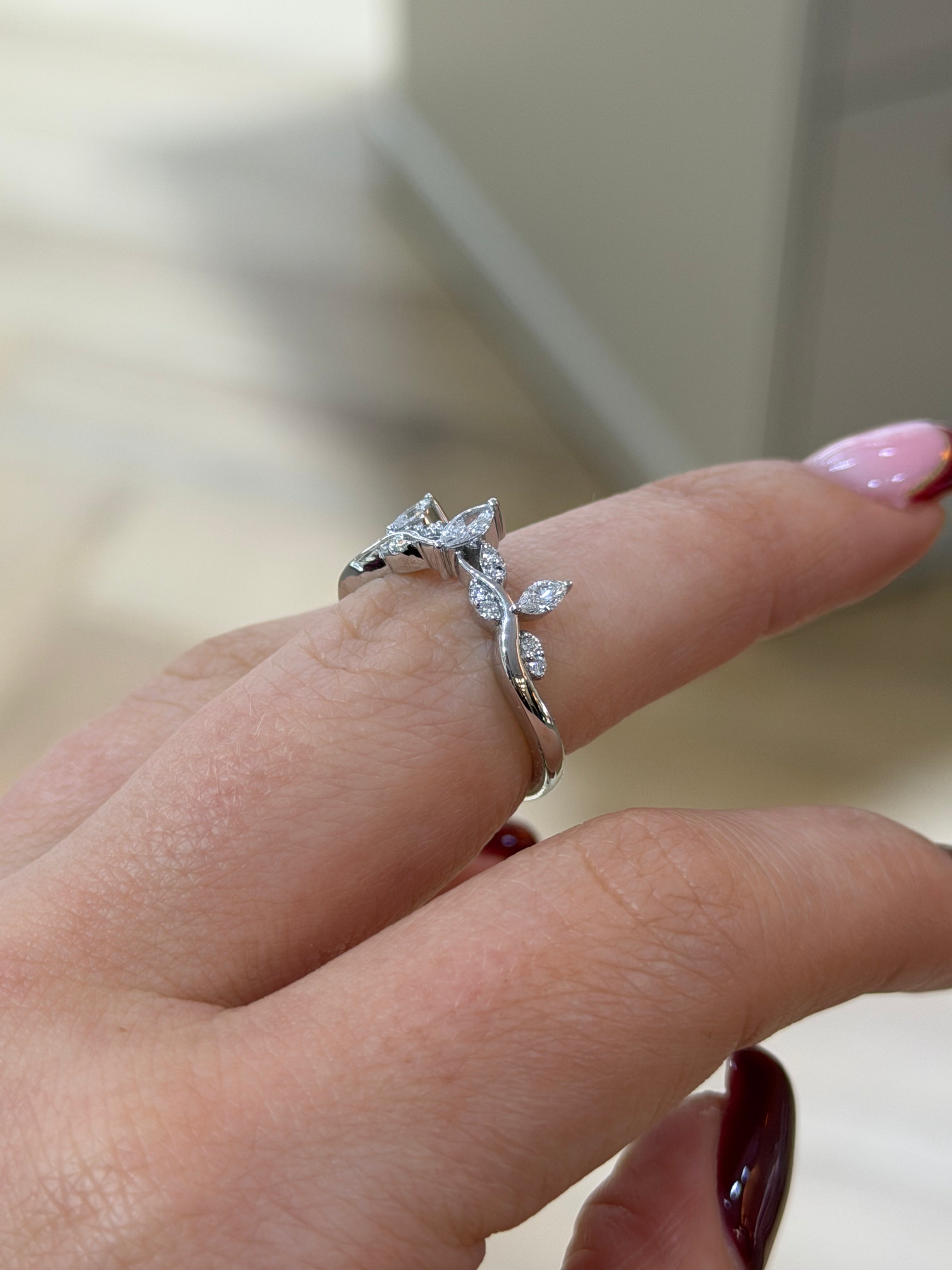 Leaf Cluster Wishbone Band – White Gold