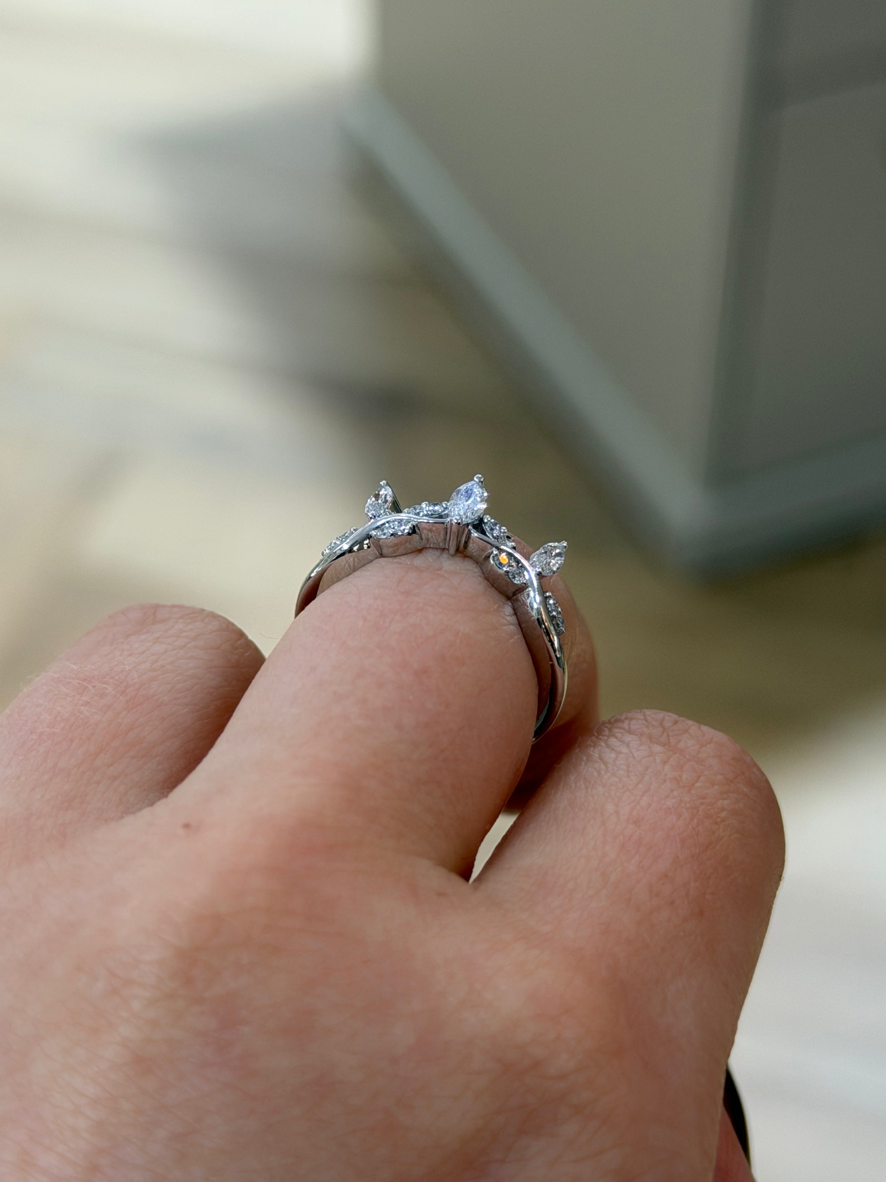 Leaf Cluster Wishbone Band – White Gold